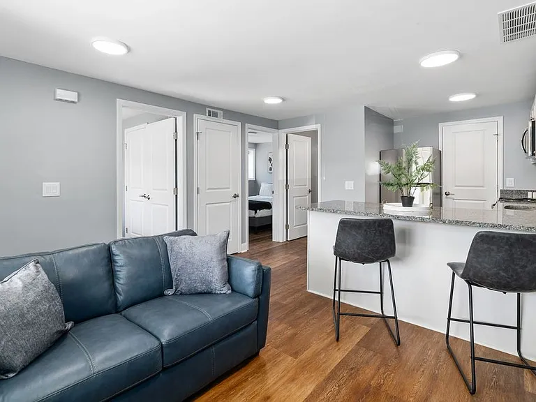 567 Riverview Apartments — Photo 4