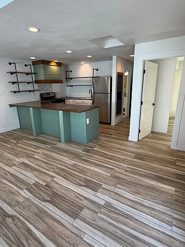 !! Move-In Special !! Cozy Carson Back House With Skylights & Washer/Dryer Photo 1