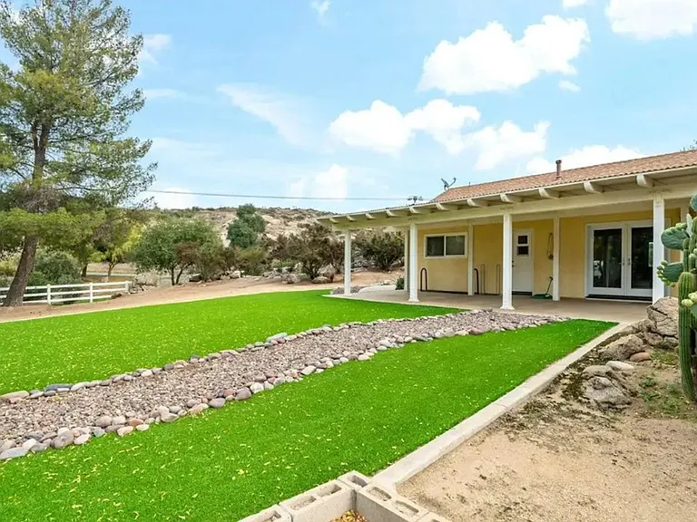 38970 Yuma Ln — Photo 11