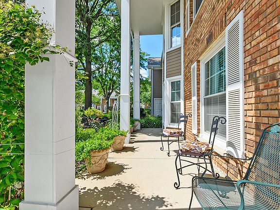 3rd image of 1105 Spring Garden Cir #5