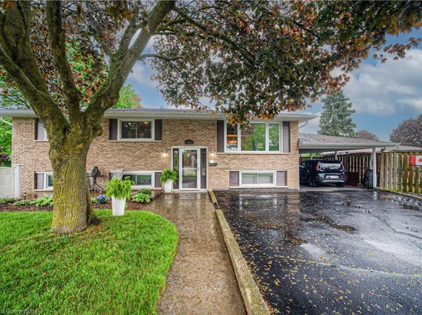 15 Westbury Cres, Cambridge, ON N3C 3J5