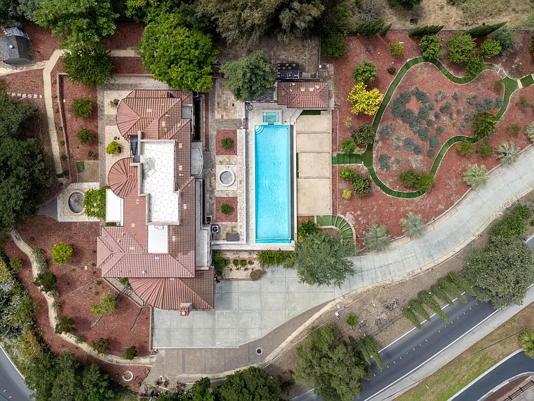 26200 Elena Rd — Photo 35