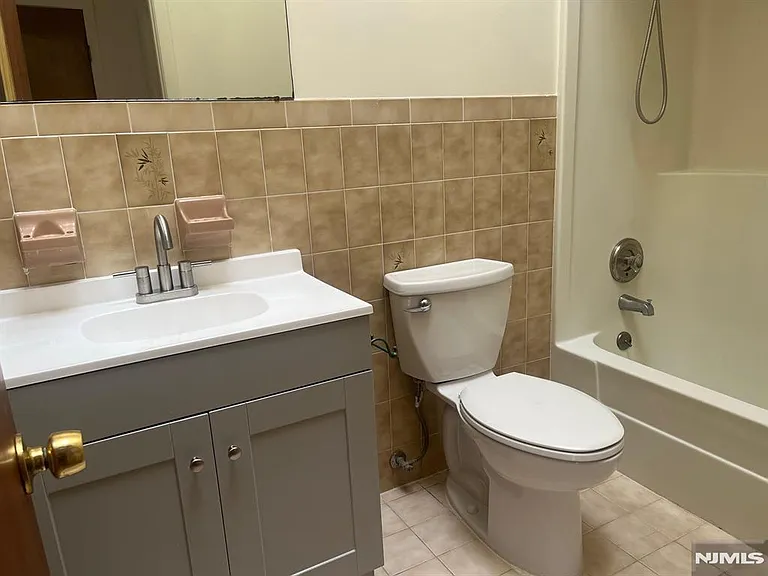 635 Ridge Rd #B — Photo 12