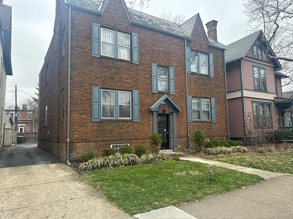 997 Neil Ave #3