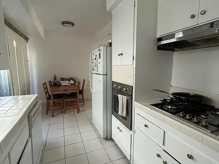 1329 S Saltair Ave #4 — Photo 3