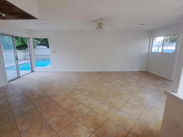 17501 Victory Blvd, Van Nuys, CA 91406
