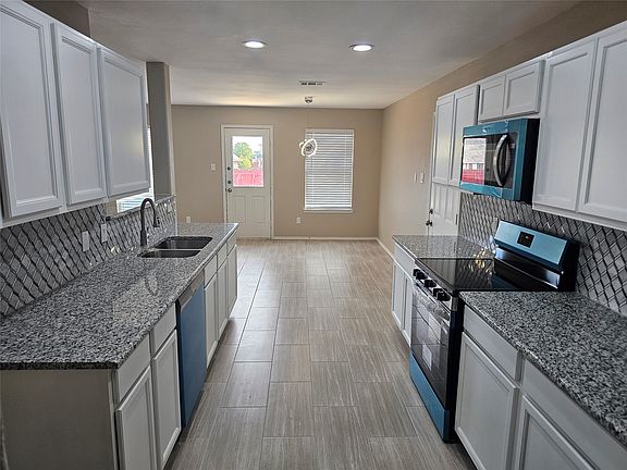 5th image of 2210 Marvin Dr