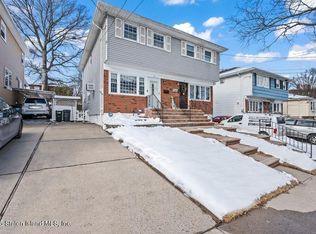 15 Area Pl, Staten Island, NY 10314
