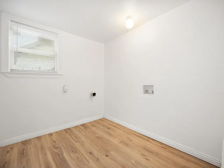 1417 Hamsted St — Photo 13