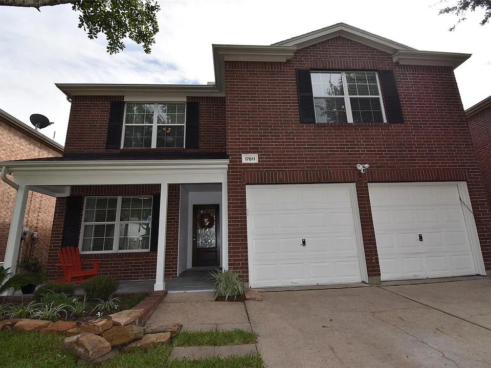 17611 Hoover Gardens Dr