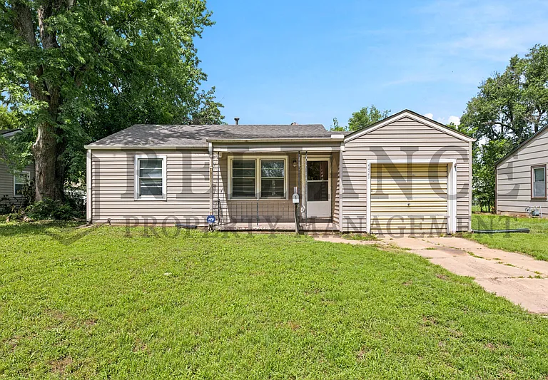 4421 S Oak Ave — Photo 1