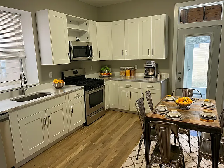 1753 W Augusta Blvd — Photo 10