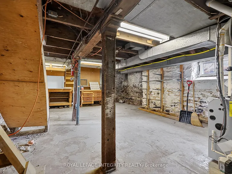 56 Grosvenor Ave — Photo 33