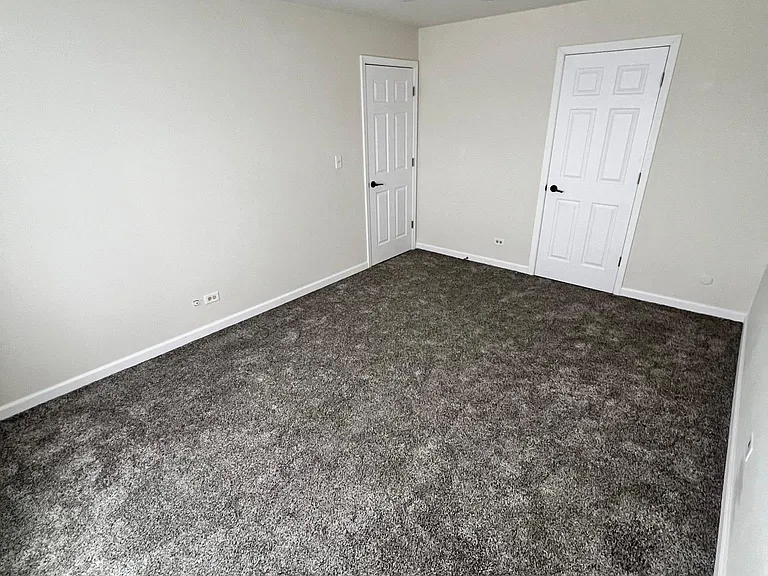 210 E Court Of Shorewood #6 — Photo 4