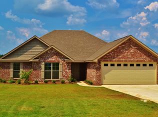13 Brookshire Dr, Deatsville, AL 36022