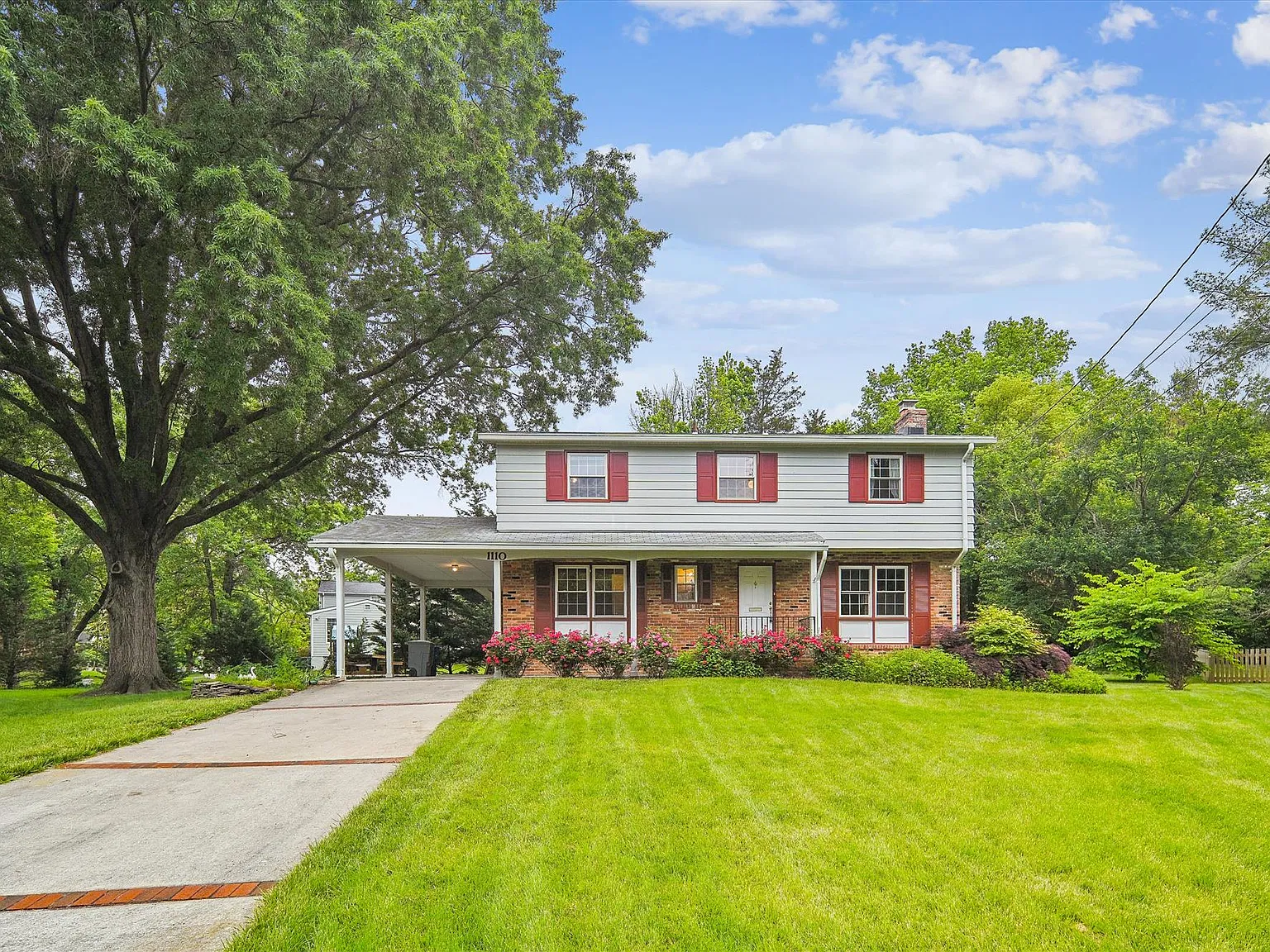 4 bed, 2.5 bath, 1989 sqft, $4,300 — Photo 1