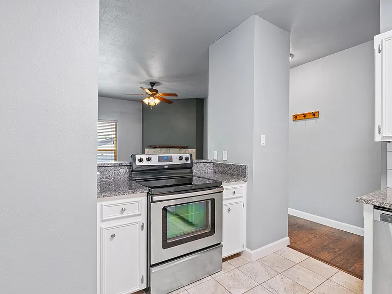 2414 Longview St #303 — Photo 12