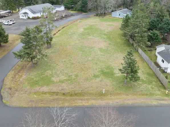 699 Weatherwax Loop, Ocean Shores, WA 98569