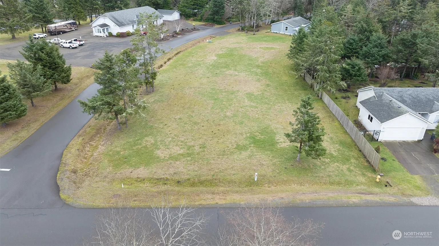 699 Weatherwax Loop photo 1