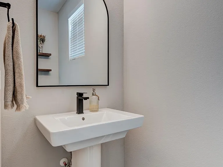 1181 W Tidwell Rd #A — Photo 15