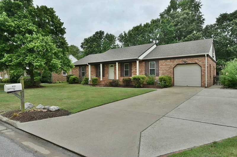 1st image of 612 Blackthorne Dr