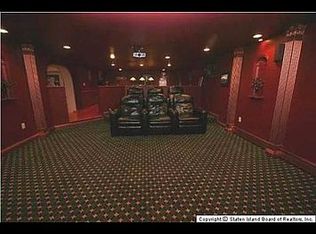24 Bennett Pl, Staten Island, NY 10312