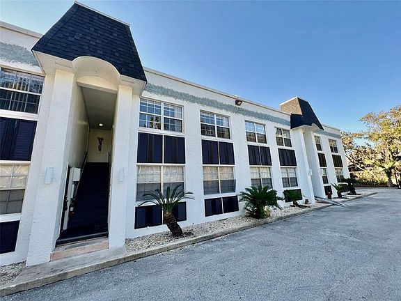 2nd image of 415 Lakeview St APT 3