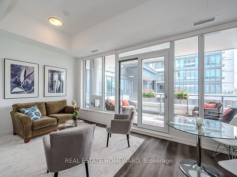5 Wellington St S #301 — Photo 1