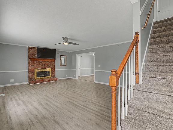 3rd image of 410 Ridgetop Dr