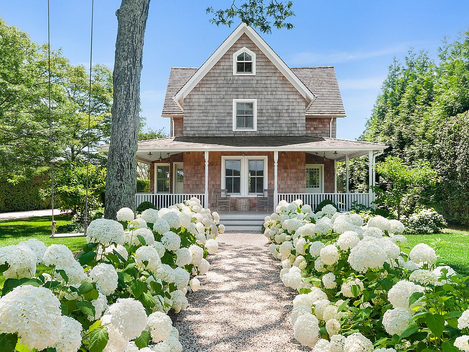 1st image of 6 Wainscott Main St
