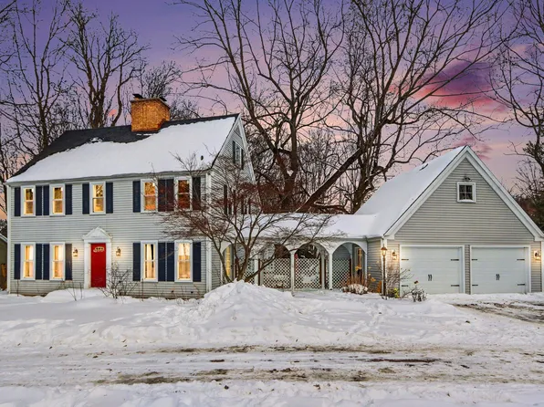 200 Golfview Dr, Plainwell, MI 49080