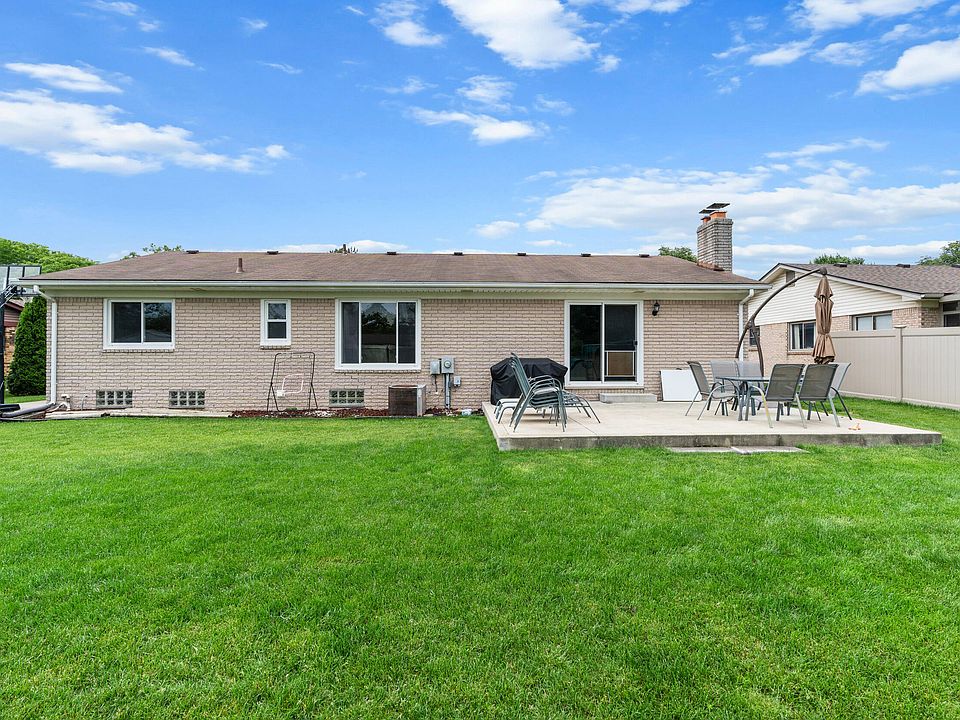 2nd image of 14719 Lakeshore Dr