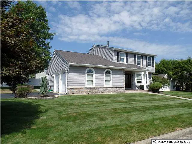 51 Frank Neri Dr photo 1