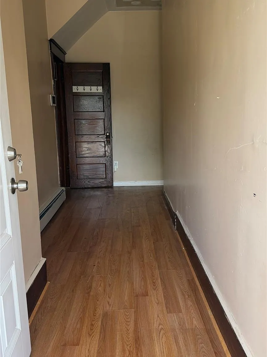2 bed, 1.0 bath, 1200 sqft, $1,900 — Photo 3