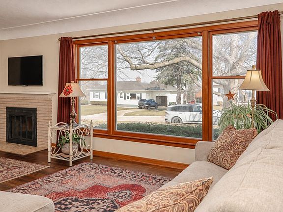 3rd image of 263 Byrnbrae St