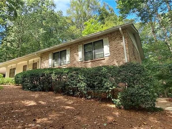 2600 Amberly Dr, Dunwoody, GA 30360