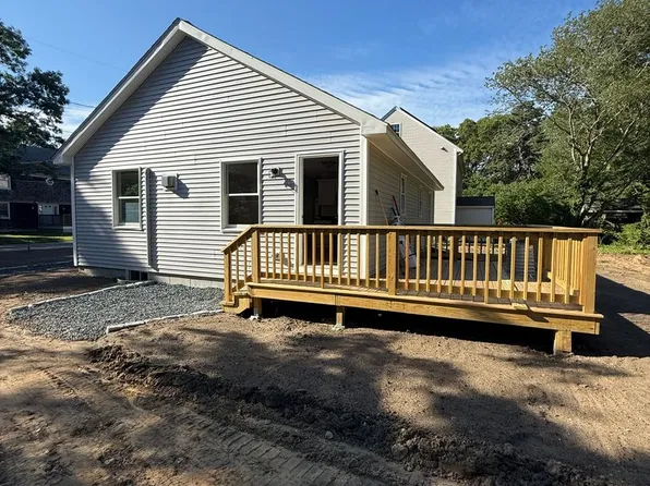 326 Oakland Rd, Hyannis, MA 02601