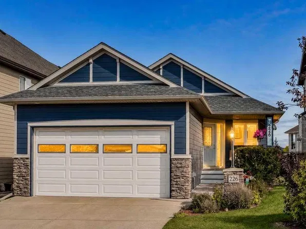 226 W Cimarron Dr, Okotoks, AB T1S 0A8