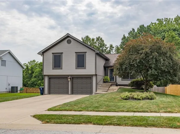 7022 N Hickory St, Kansas City, MO 64118