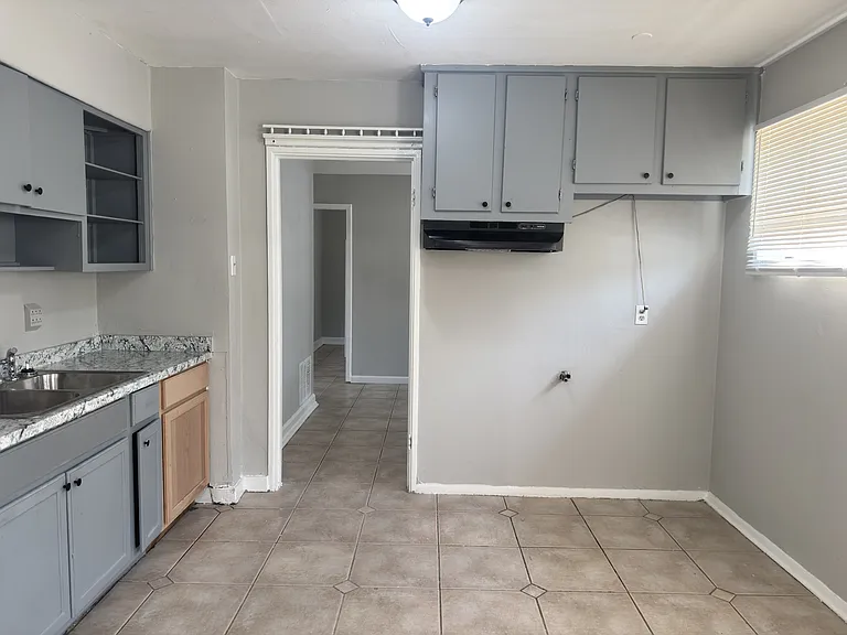 1770 Sugarloaf St — Photo 4