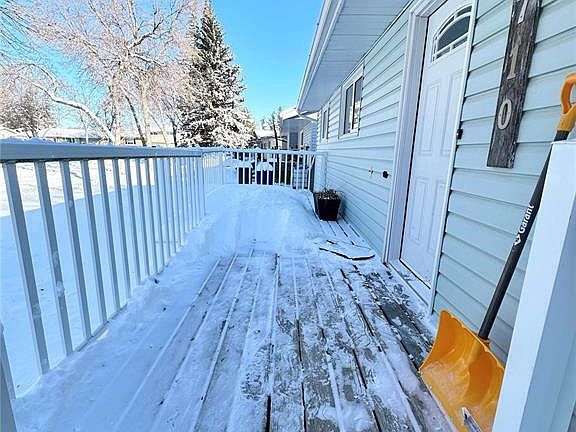 2nd image of 710 Elm Cres