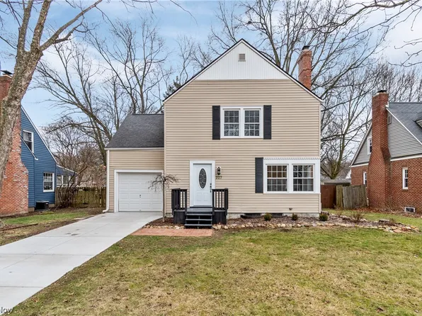 227 Avondale Dr, Akron, OH 44313