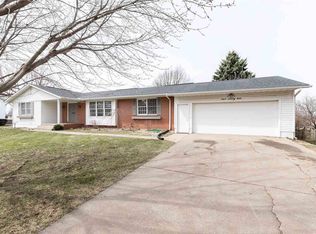 261 Oakwood Pl, Geneseo, IL 61254