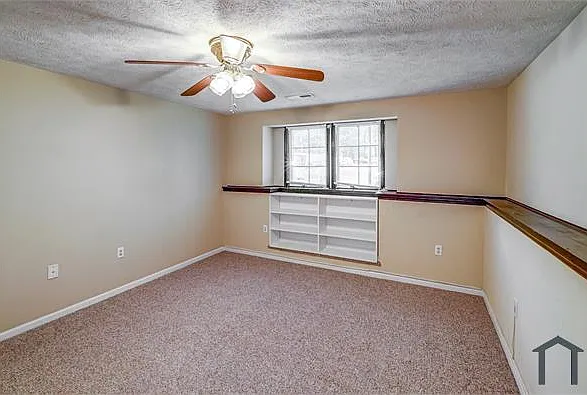 7600 Roscommon Ct #4 — Photo 16