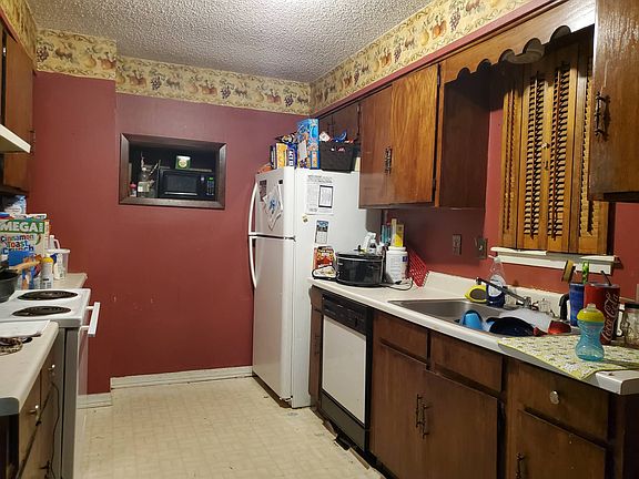 4th image of 810 N H St