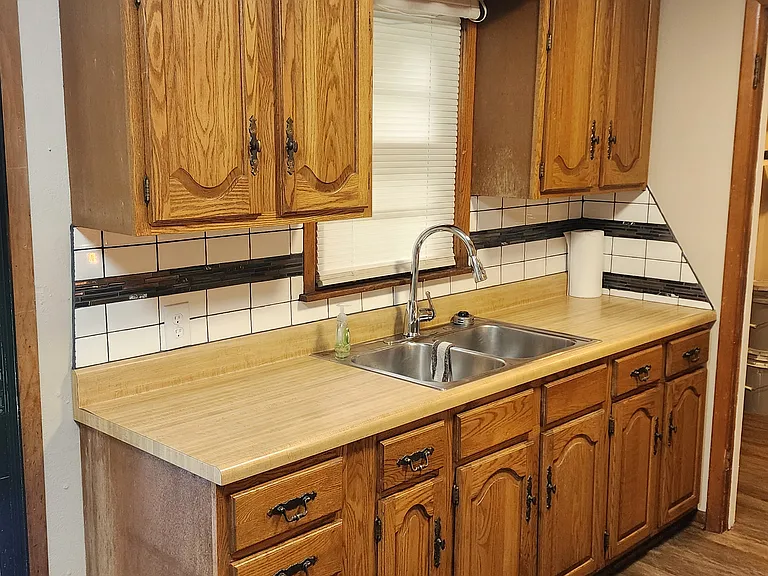 3031 S Volutsia Ave — Photo 3