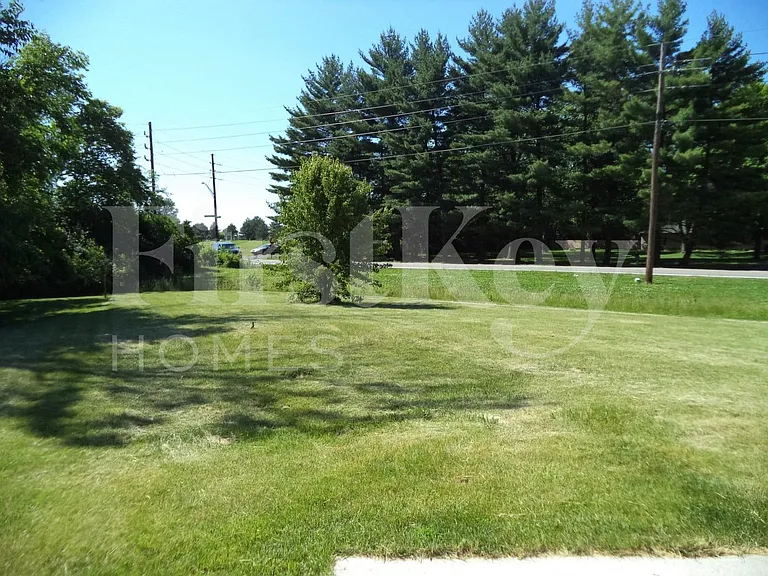 10022 Arapahoe Dr — Photo 3