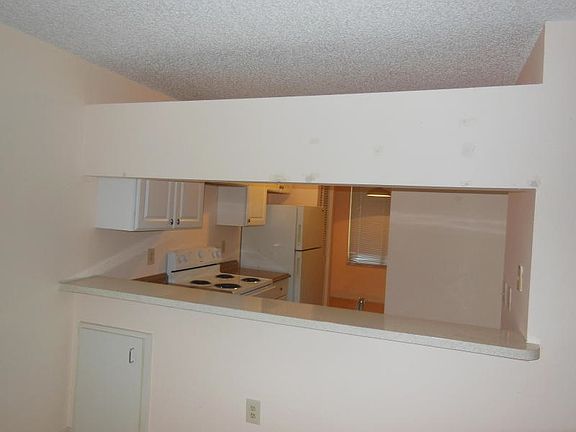 4th image of 19115 Glenmoor Dr