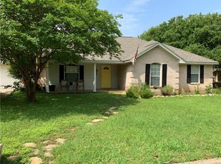 1210 Donna St, Groesbeck, TX 76642