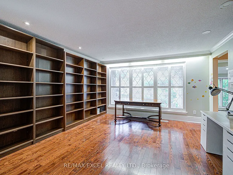 108 Babcombe Dr — Photo 10